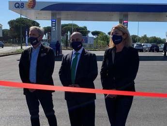 A Roma la prima stazione di servizio con asfalto al grafene A Roma la prima stazione di servizio con asfalto al grafene